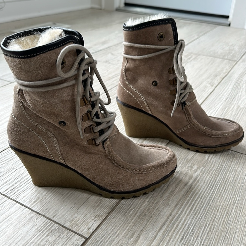 Sketchers Tan Suede ankle Boots